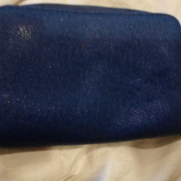 662) 2 womens wallets and 2 Make up bags. Liz Claiborne - Picture 6 of 8